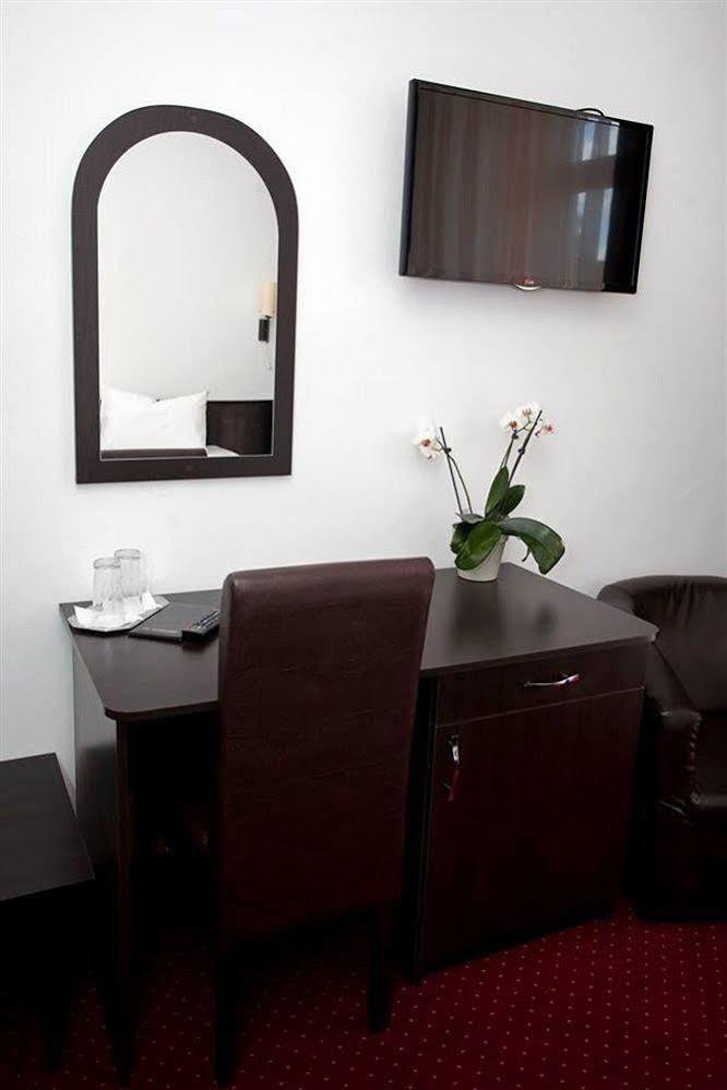 Hotel Terra Oradea Ngoại thất bức ảnh